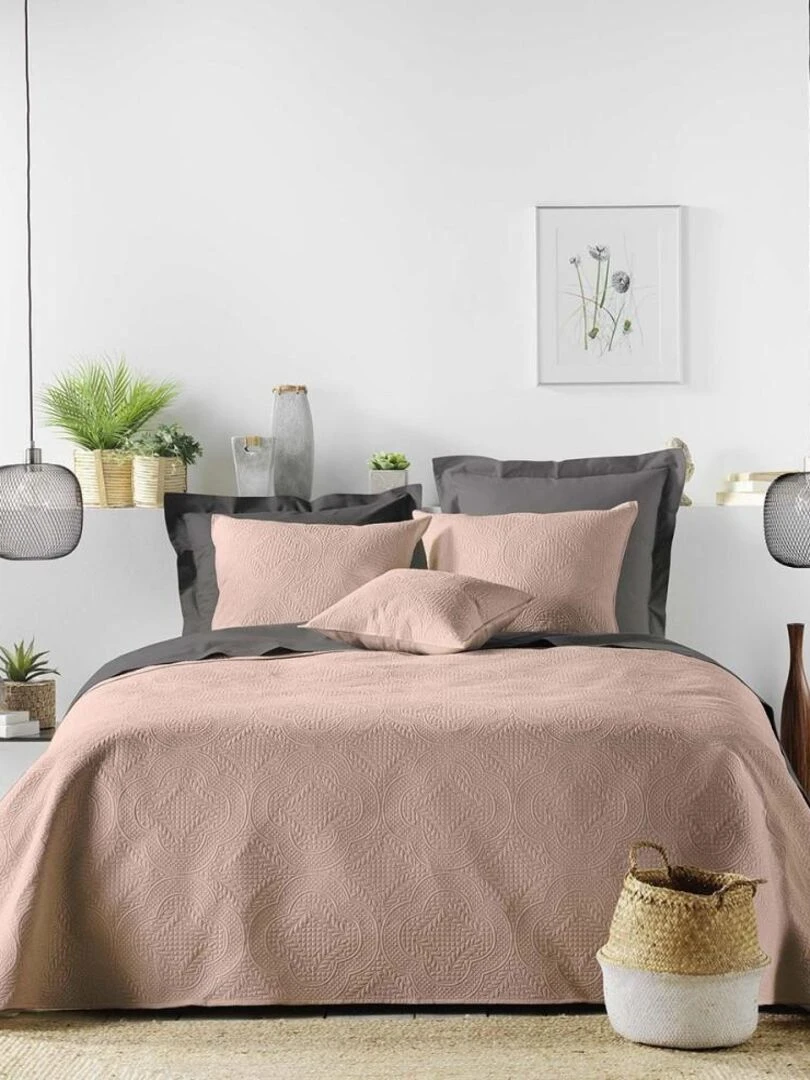 Couvre lit 2 personnes matelassé microfibre unie Romane rose Rose