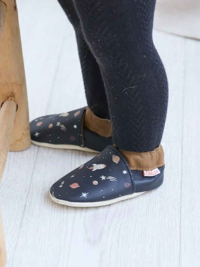 Chaussons bébé cuir souple Maxence dans l'espace   Bleu marine