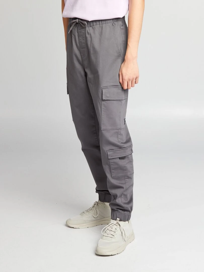Pantalon avec poches sur les côtés   Gris