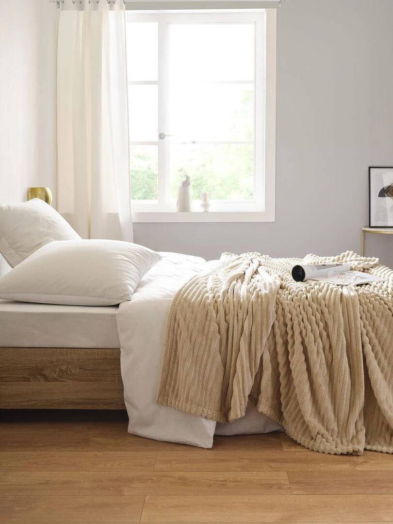 Plaid polaire       Effet côtelé en 3D   Beige sable