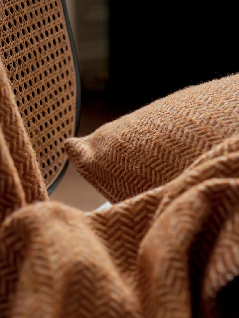 Housse de coussin en laine avec motif chevron   Marron foncé