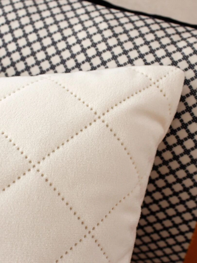 Coussin en velours et piqûres losanges Ecru
