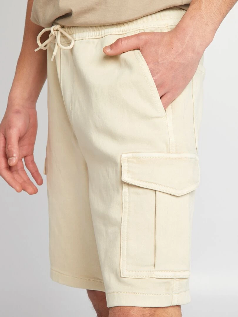 Short avec poches sur les côtés   Beige