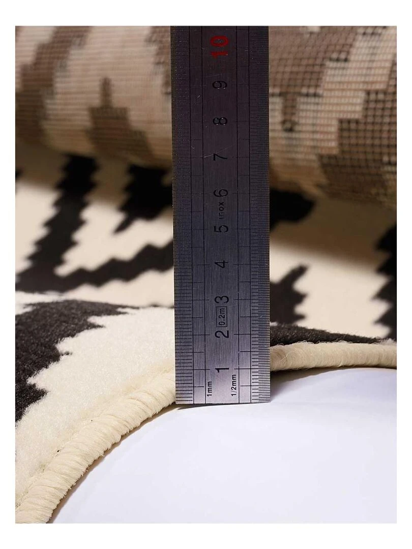 Tapis salon ORMA en polypropylène Fait en Europe Exclusivité BAË DÉCO   Noir