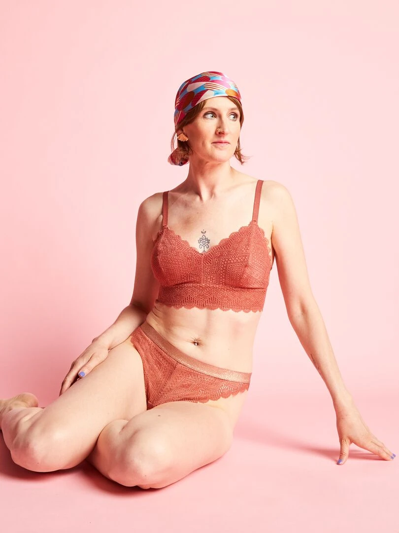 Soutien gorge forme triangle post opératoire   Brique