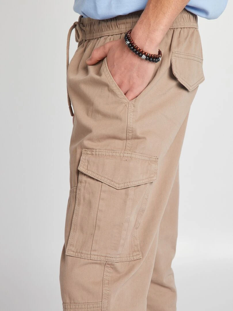 Pantalon avec poches sur les côtés   Beige