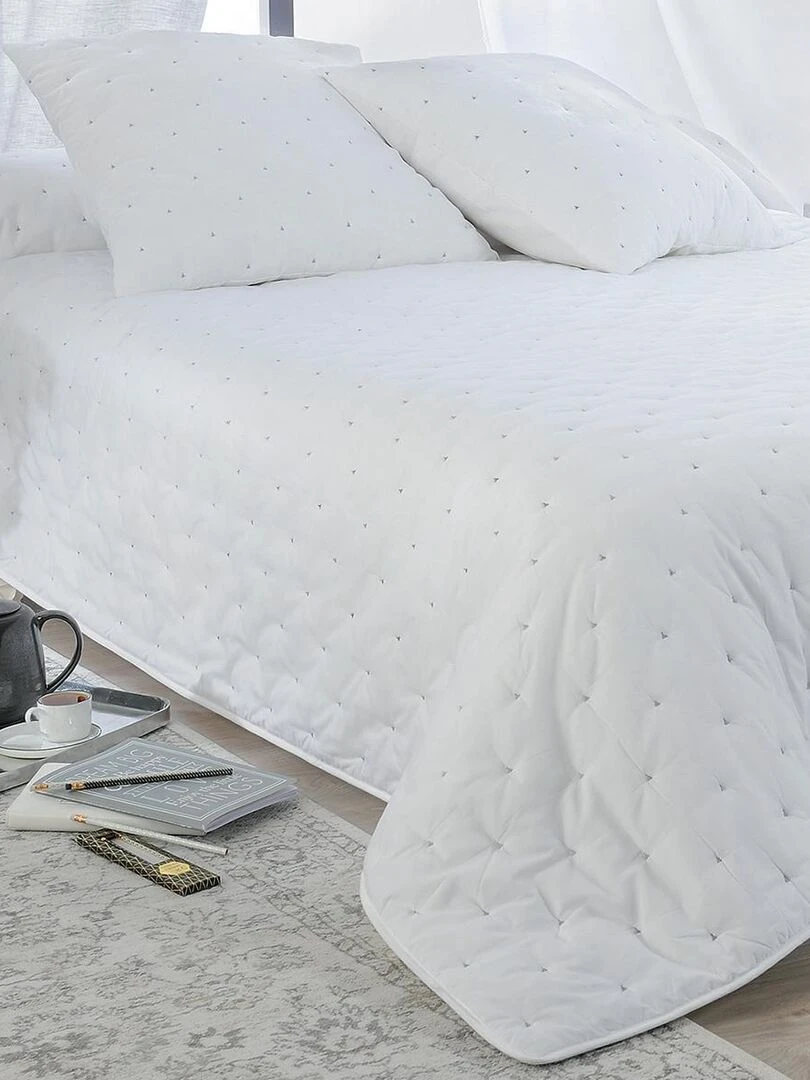 Couvre lit aspect matelassé   Blanc