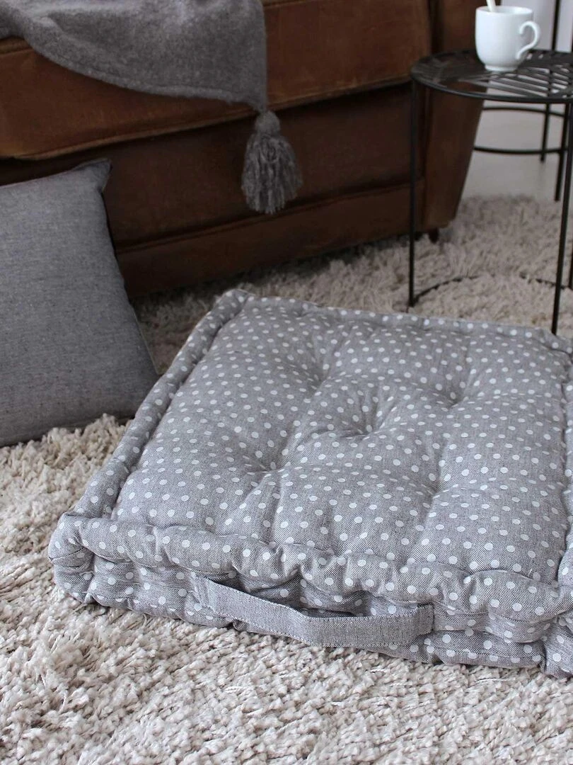 Coussin de sol esprit romantique   Gris clair