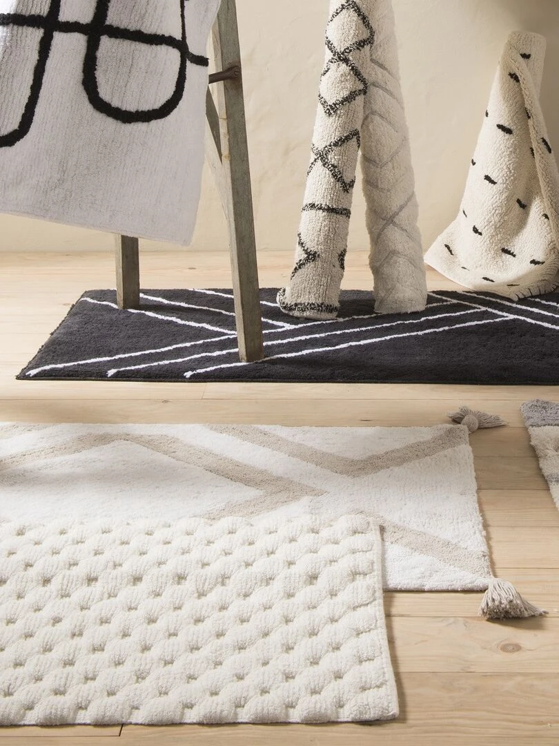 Guy Levasseur   Tapis de bain en coton fantaisie écru à pompons   Beige