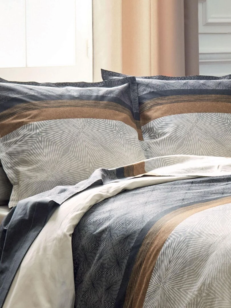 Taie d'oreiller au style graphique et masculin   Noir