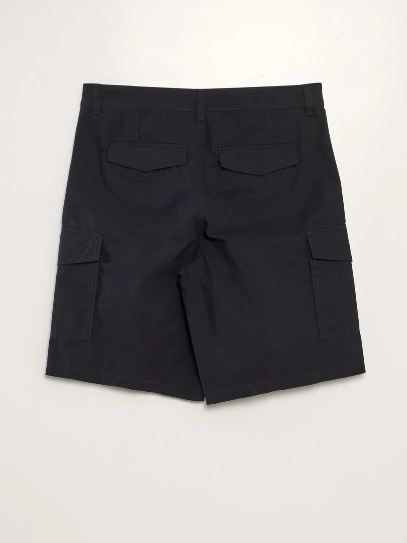 Bermuda avec poches sur les côtés noir