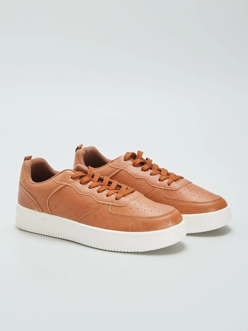 Baskets de ville basses en simili Camel