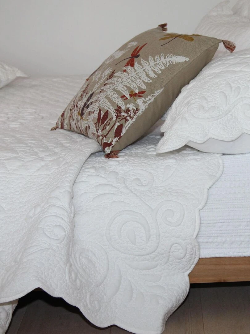 Couvre lit romantique avec 2 taies assorties   Blanc