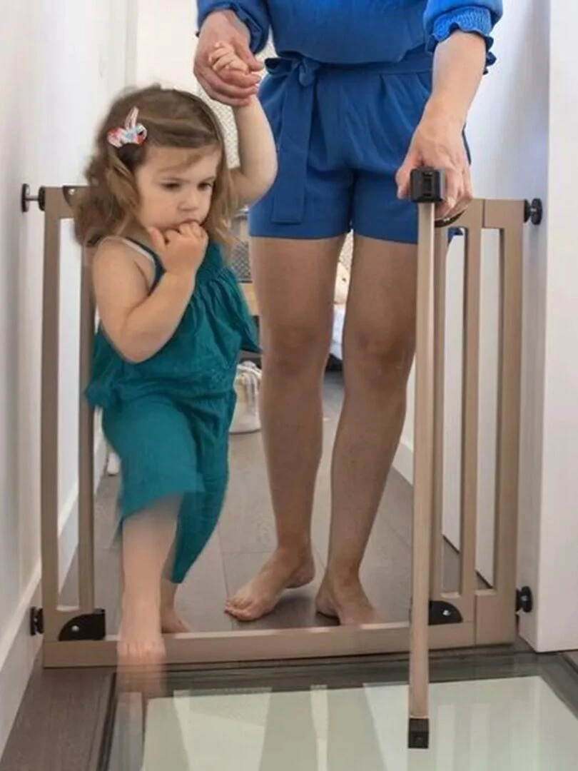 SAFETY 1ST Barrière de sécurité 73 80 cm  en bois  de 6 à 24 mois   Marron