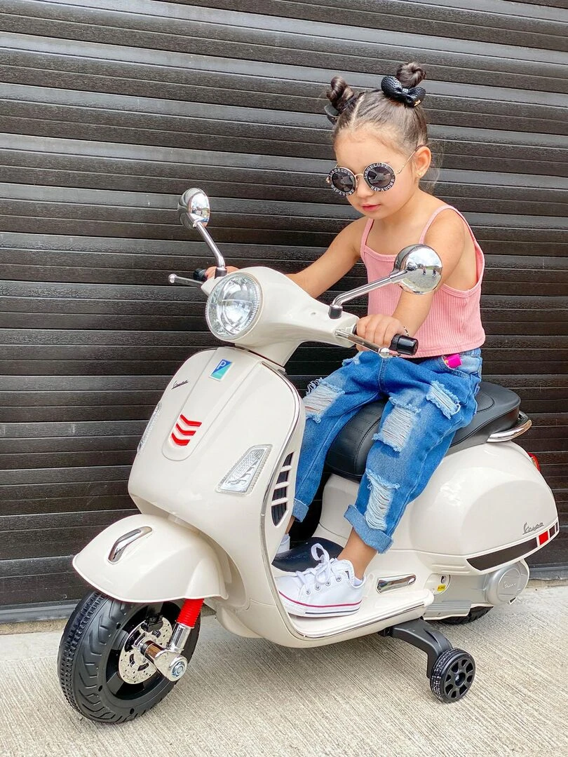 Moto scooter électrique Vespa pour enfants   Blanc