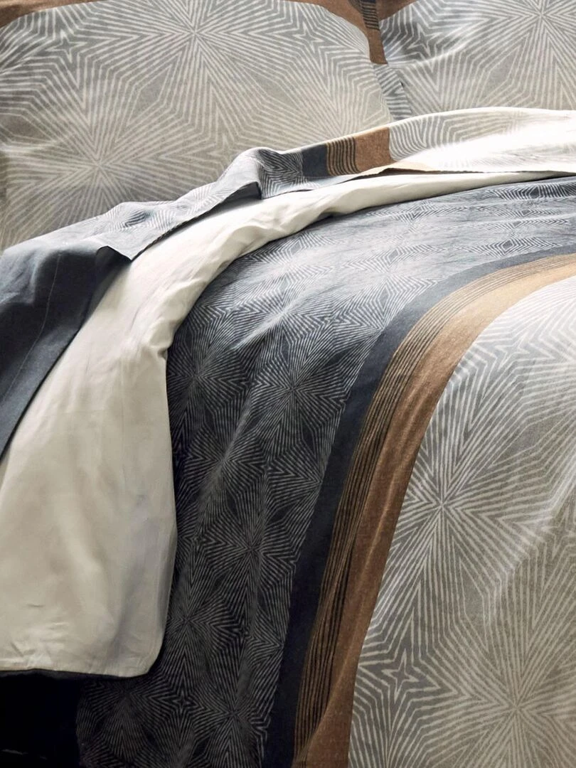 Drap plat au style graphique et masculin   Noir