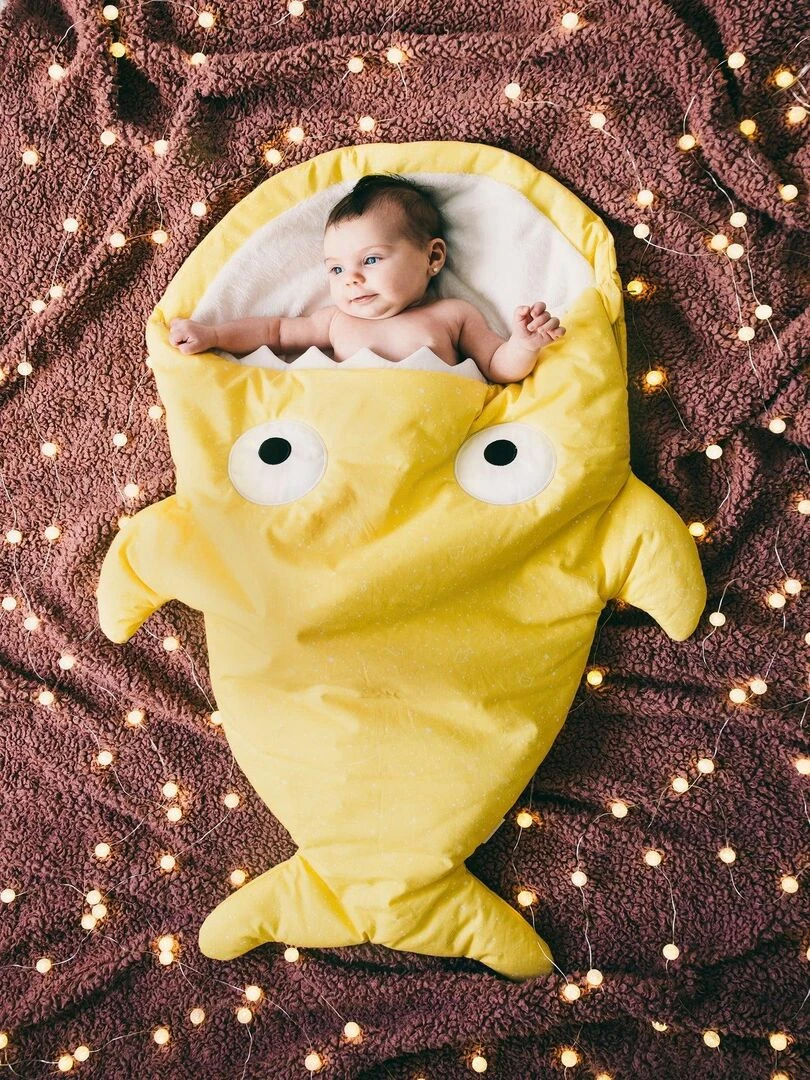 Gigoteuse Baby Shark Jaune Constellations Jaune