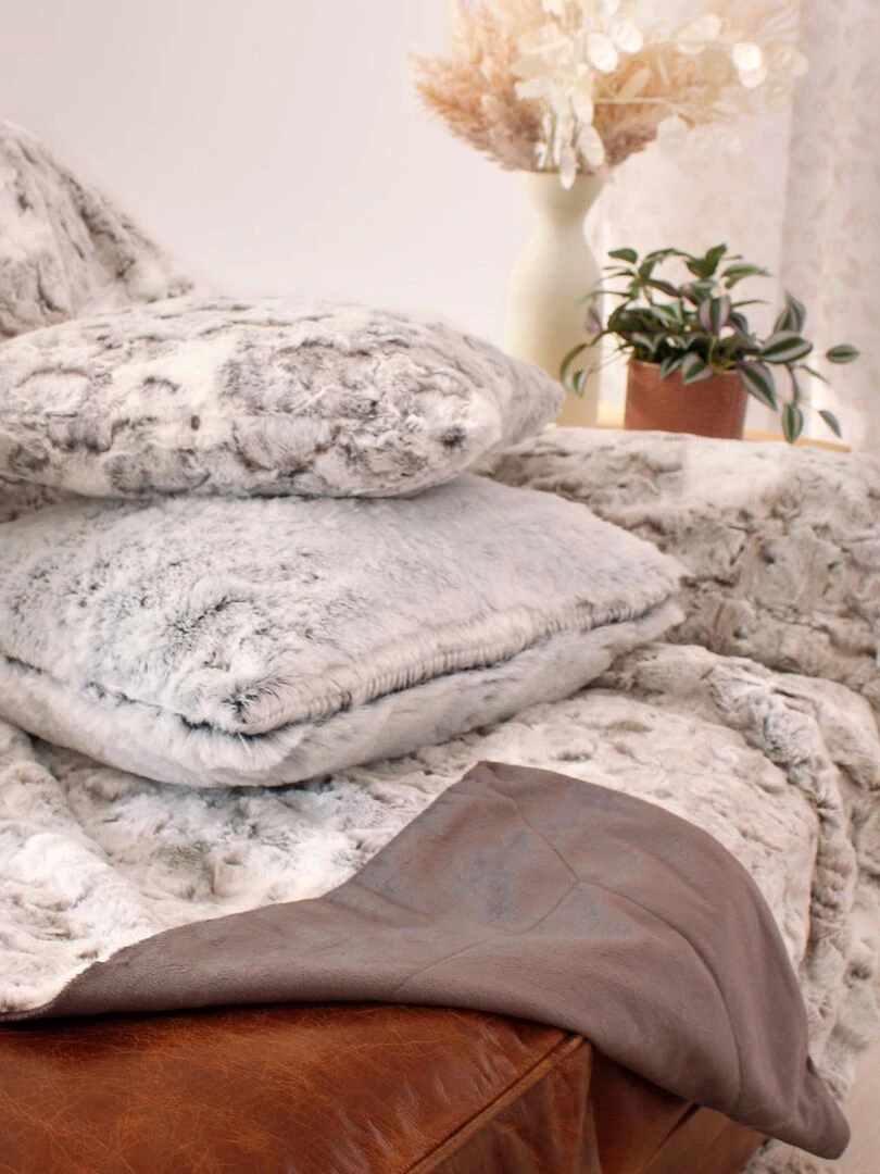 Coussin en imitation fourrure Gris clair