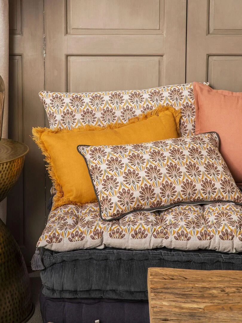 Long coussin en coton avec avec pompons PEACOCK 'Deko&co'   Blanc Marron