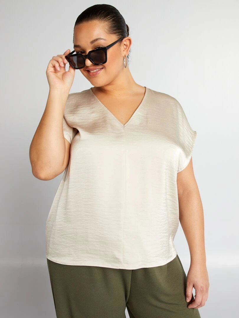 Blouse satinée 'Vero Moda Curve'   Beige