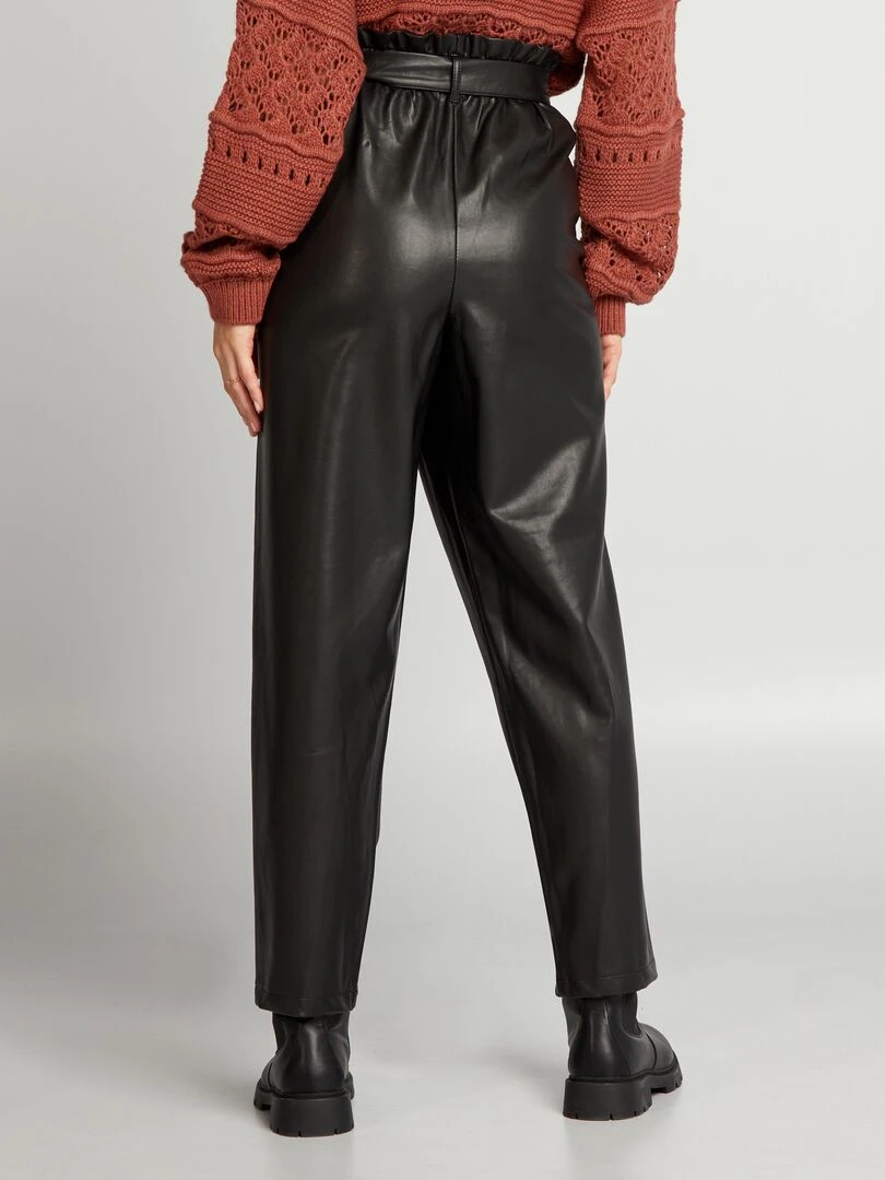 Pantalon en simili avec ceinture   noir