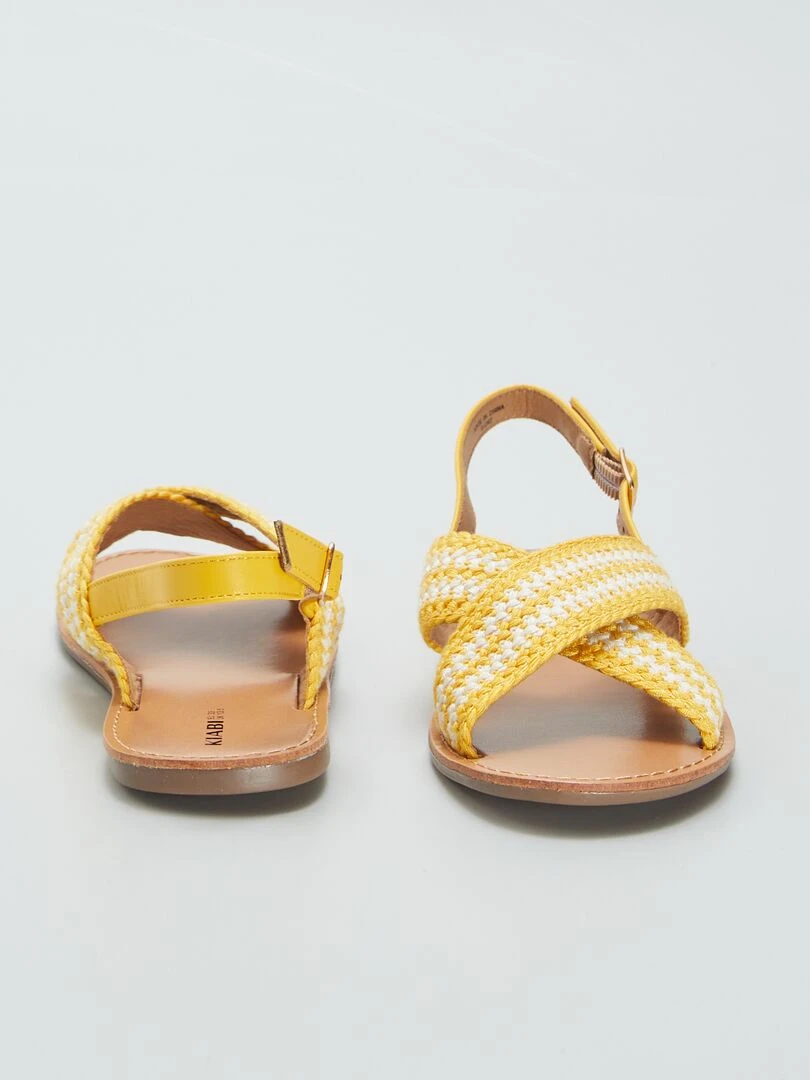 Robe côtelée avec large col brodé   Vert