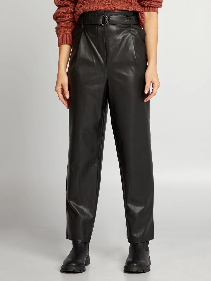 Pantalon en simili avec ceinture noir