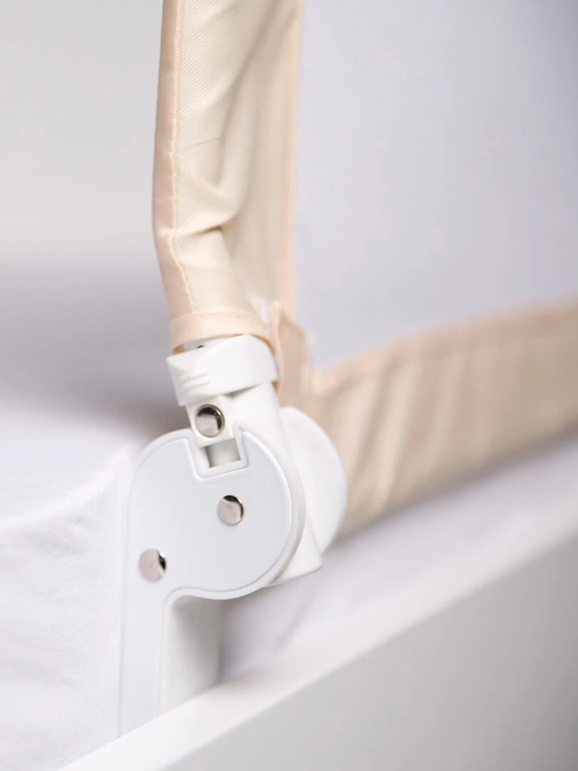 ROBA Barrière de Lit Bébé et Enfant "Klipp Klapp"   135 cm   Antichute et Rabattable   Beige   Blanc Beige