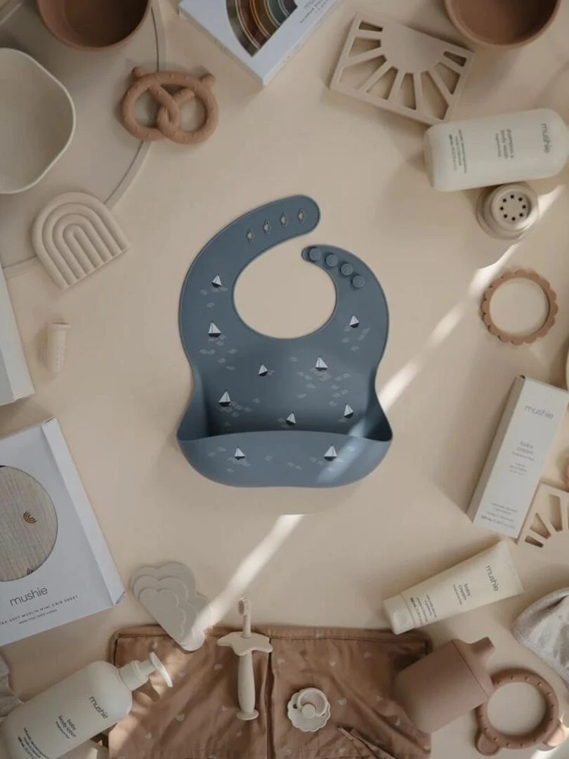 Bavoir silicone Mushie Bateaux   Mushie   Bleu