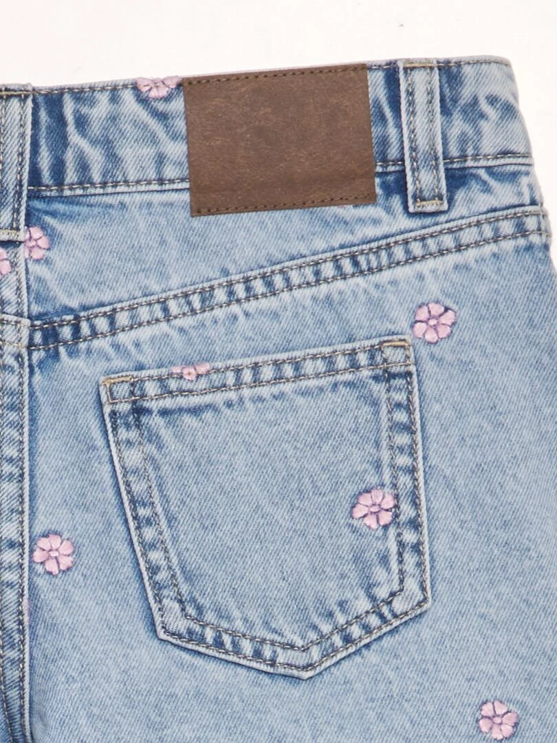 Short en jean à broderies   Fleurs roses