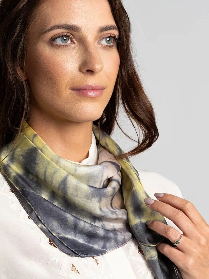 Carré de Soie Tie Dye May Artisanat VietNam Gris