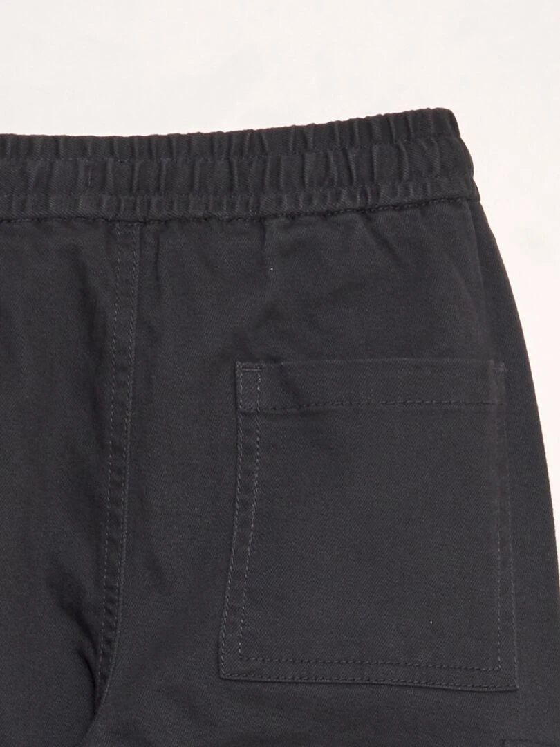 Pantalon avec poches sur les côtés   Noir