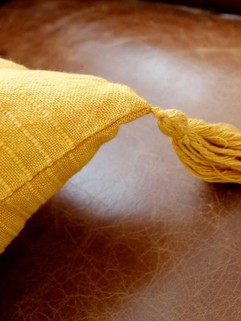 Coussin coton recyclé et pompons Jaune moutarde
