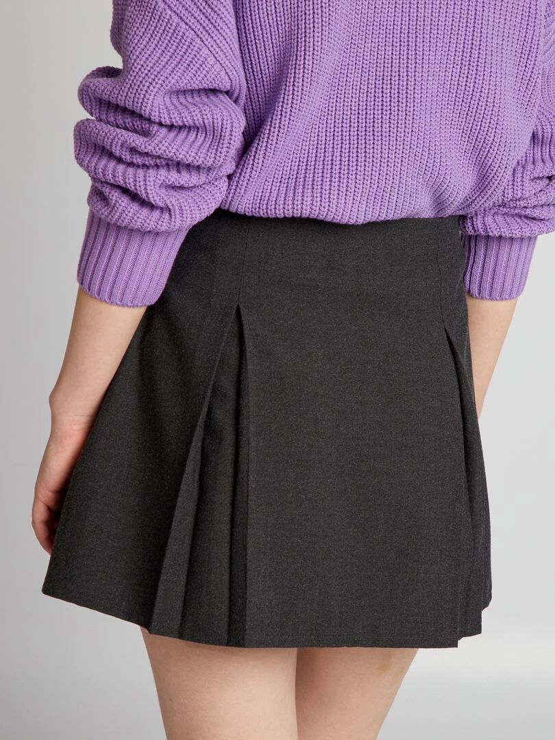 Jupe courte plissée avec boucles   Gris