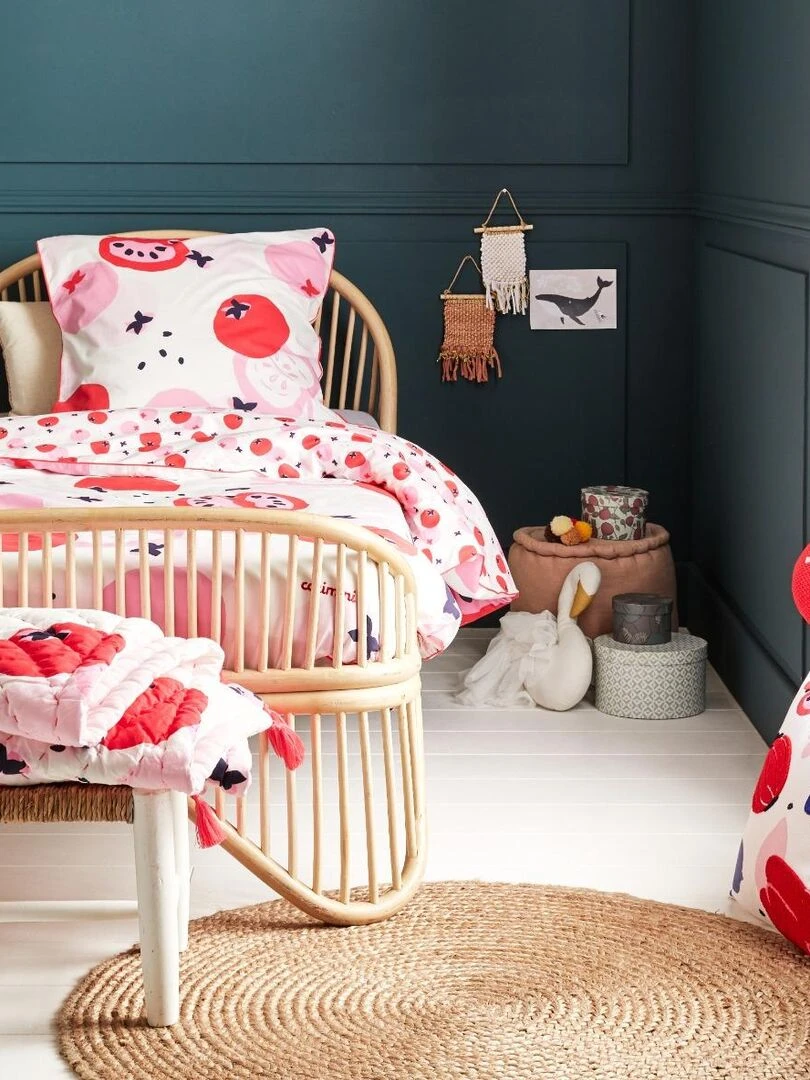 Couvre lit boutis Catimini motif pommes   120x150 cm   100% Coton matelassé   Rose et blanc   Rose