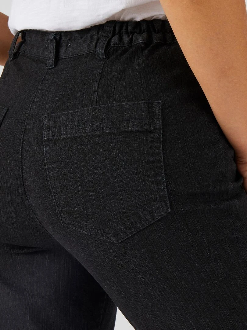 Pantacourt jean extensible 5 poches. Damart Noir