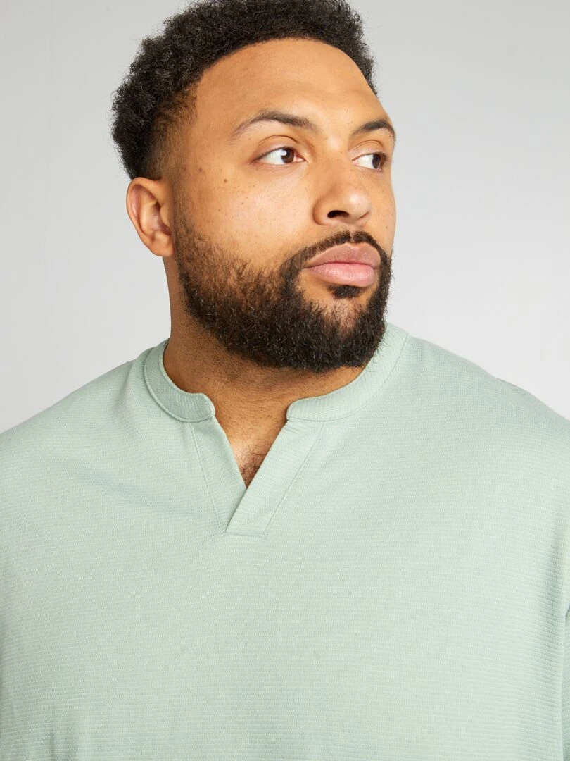 T shirt à col mao et ouverture V   Vert