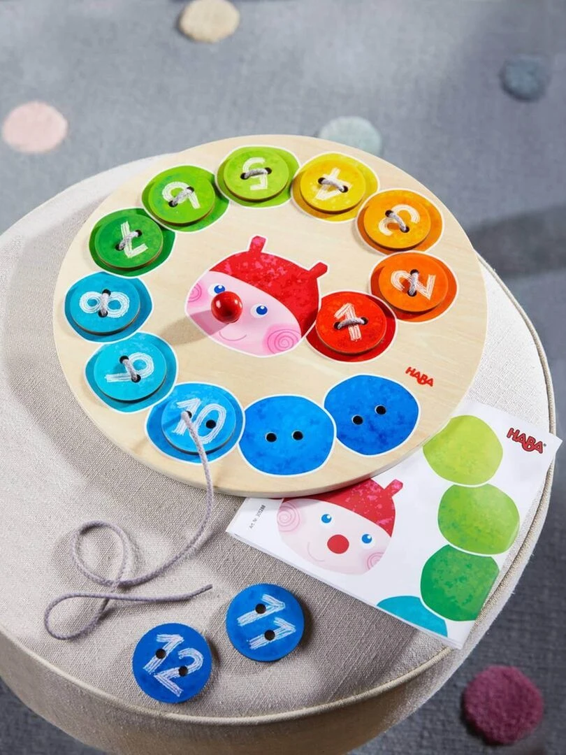 Jeu de laçage Chenille arc en ciel   N/A