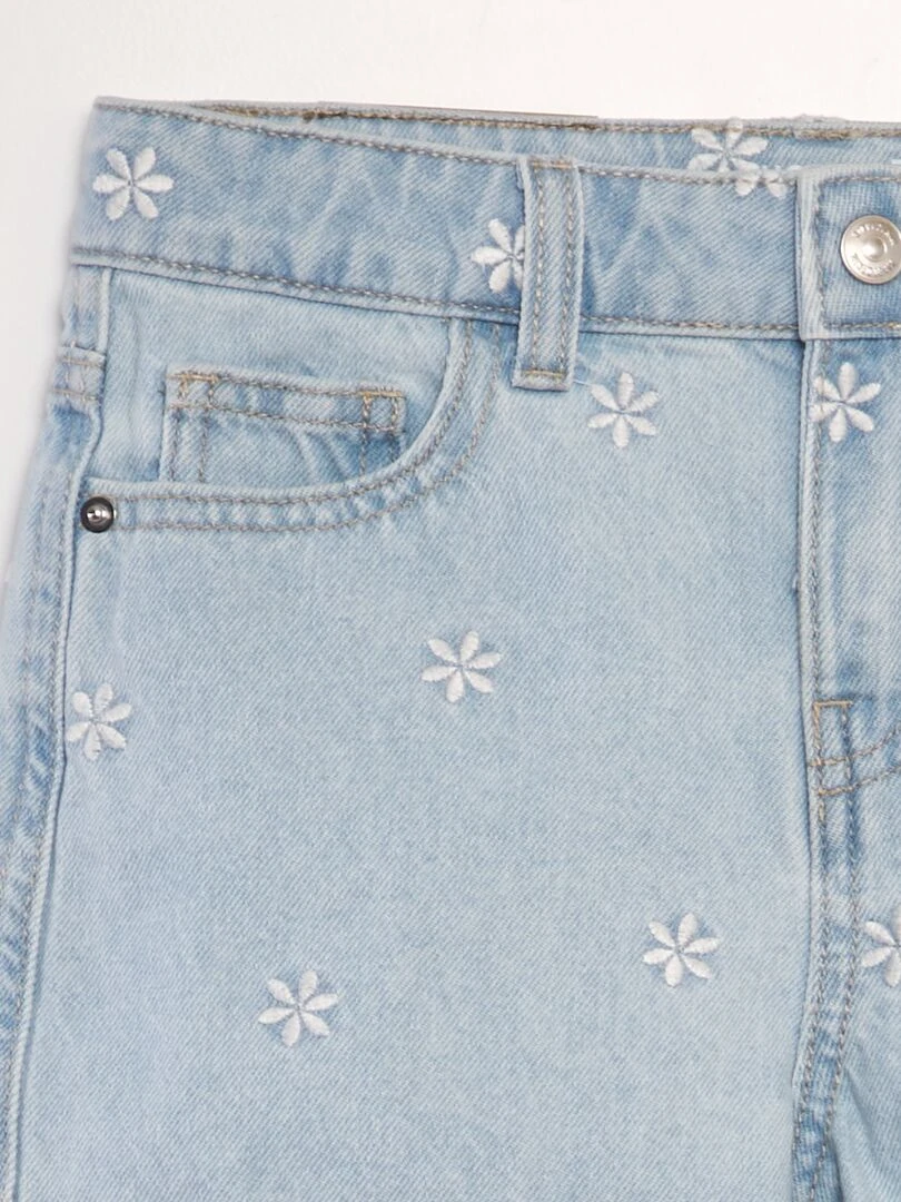 Short en jean à broderies   Fleurs blanches