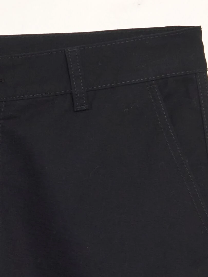 Bermuda avec poches sur les côtés   noir