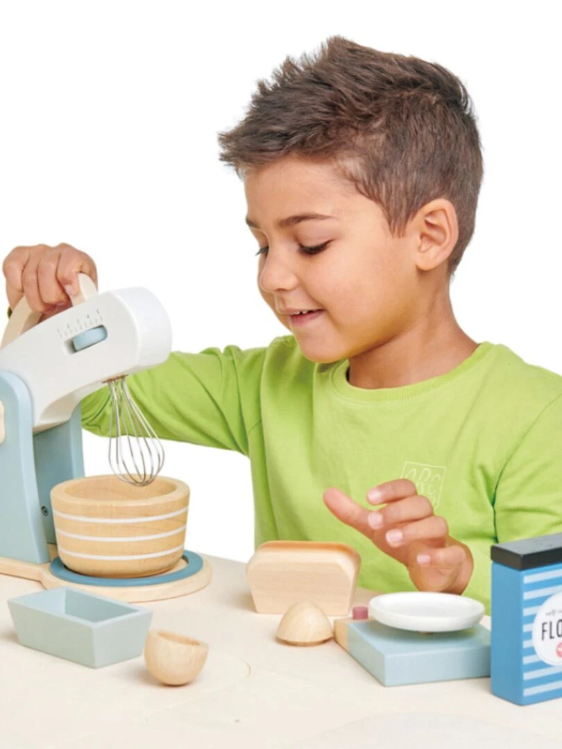 Robot pâtissier en bois   N/A