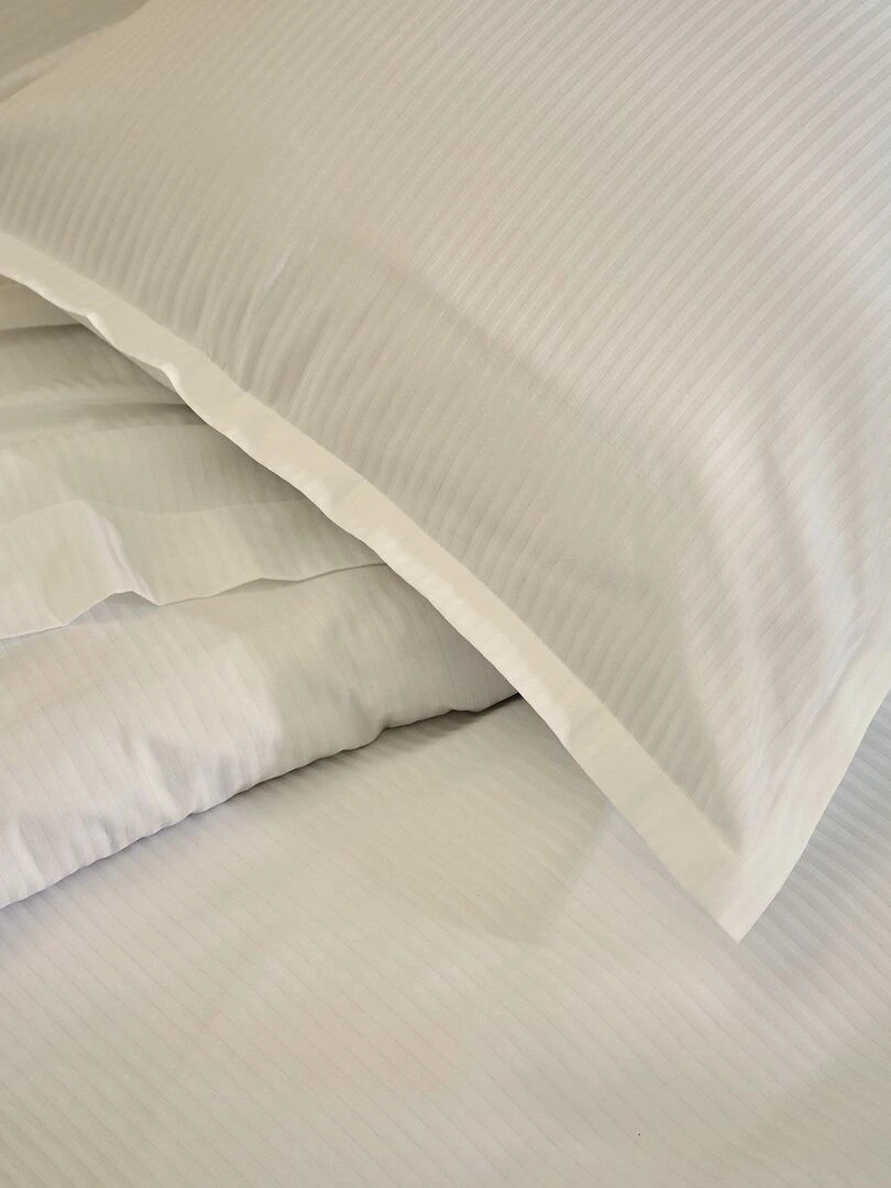 Taie d'oreiller esprit grand hôtel   Beige sable