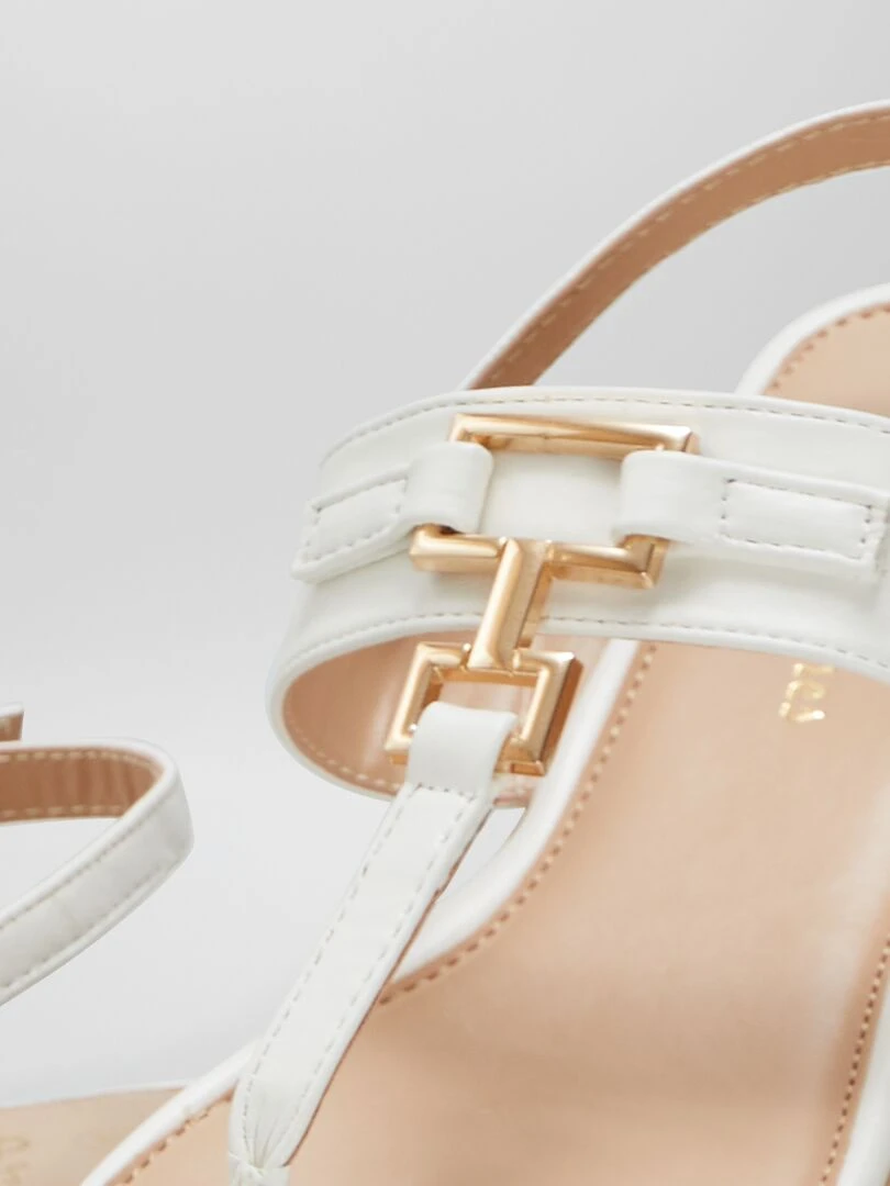 Sandales plates avec entre doigts   Blanc