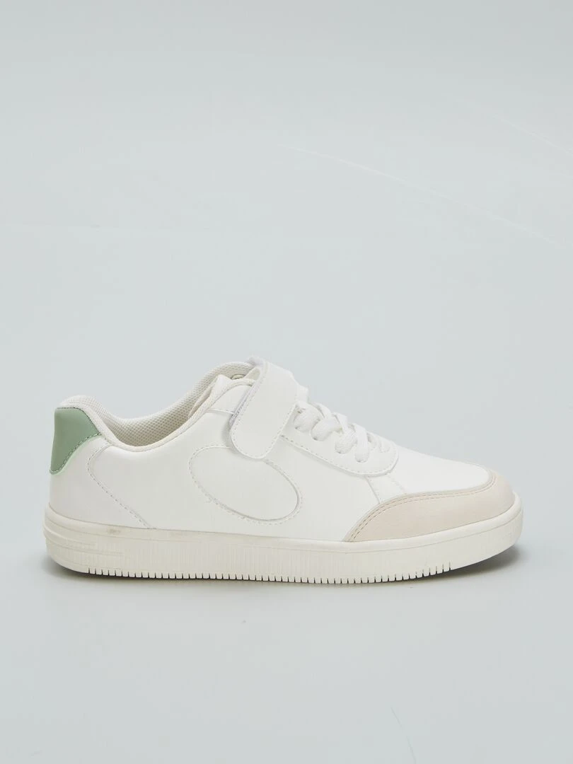 Baskets basses avec scratch et lacets blanc