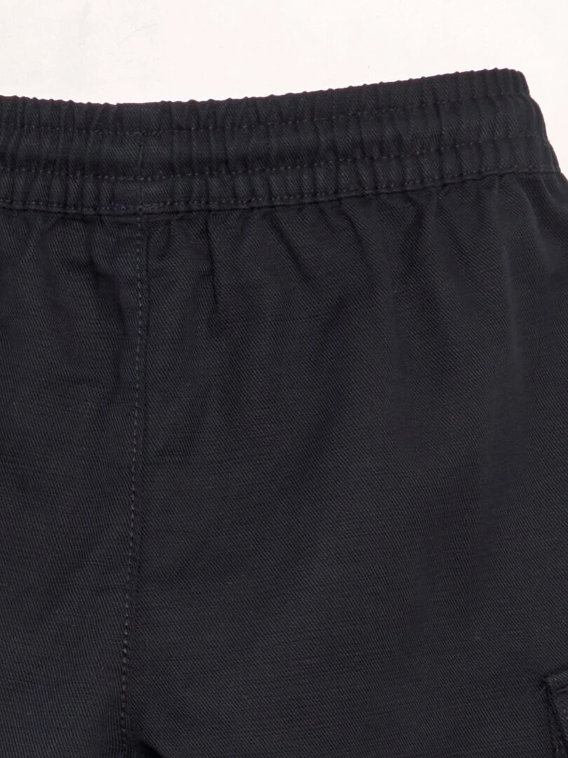 Short avec poches sur les côtés   noir