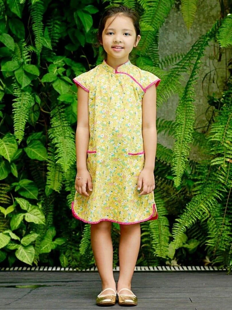 Robe Chinoise Fille Jaune Fleurie Rose Col Mao ANNAM La Faute à Voltaire Jaune