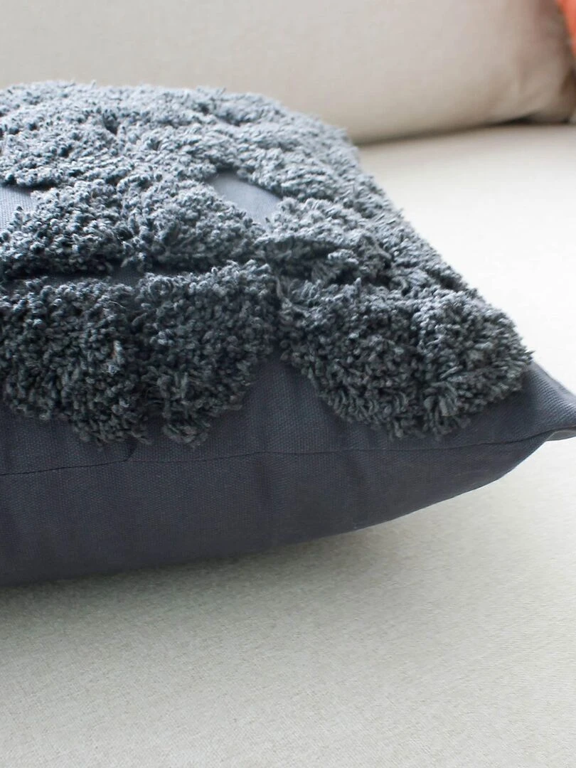 Coussin déhoussable aux broderies    Effet laine   Gris foncé
