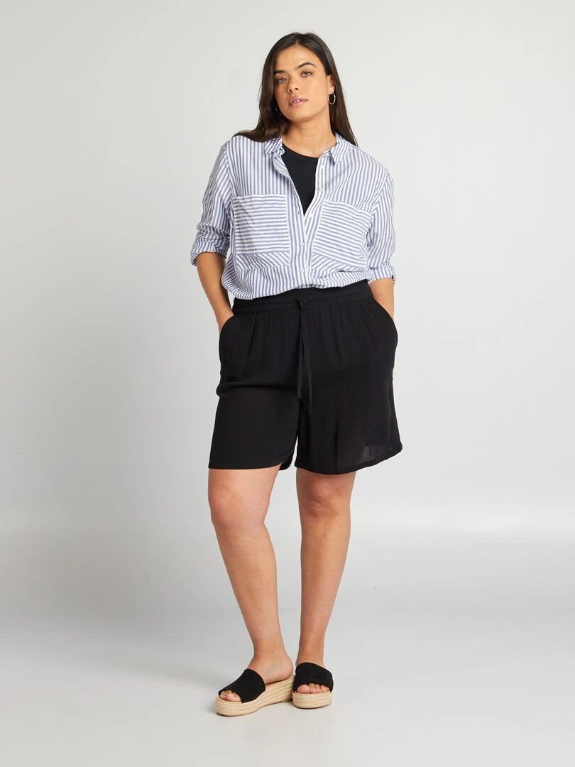Short droit en maille crêpée noir