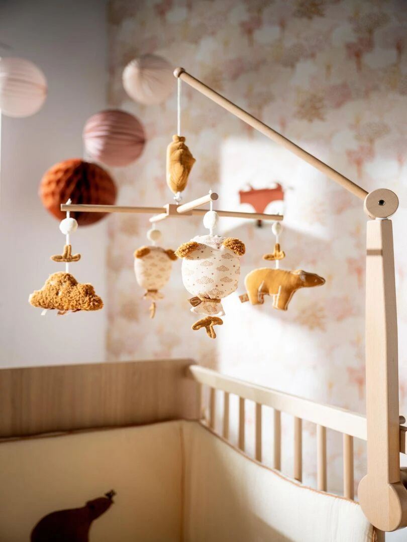 Mobile musical en bois avec jouets ours en gaze de coton SAUTHON Marron