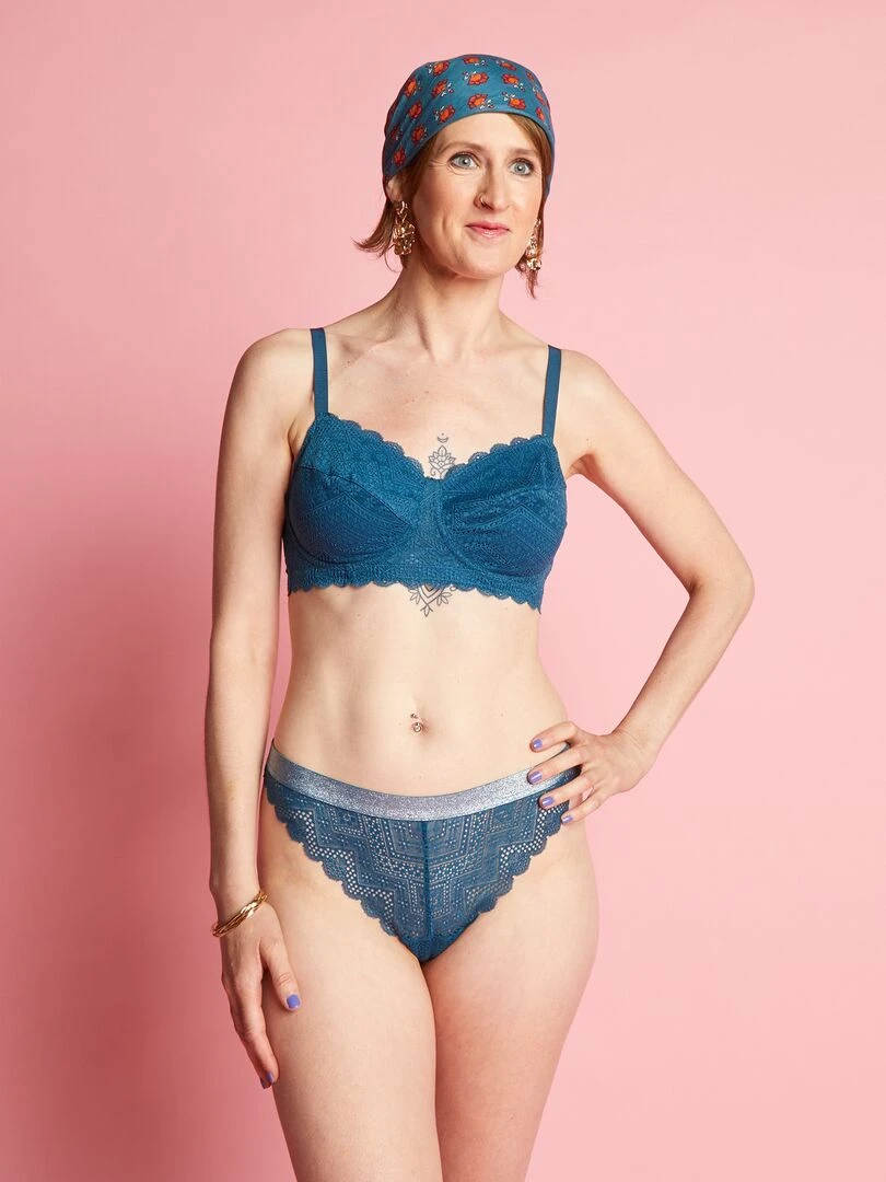 Tanga en dentelle Bleu